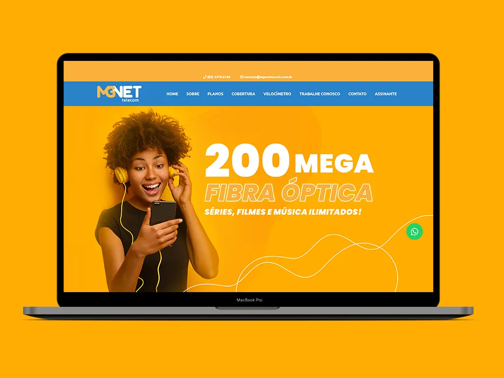 Mockup com site institucional MGnet Telecom